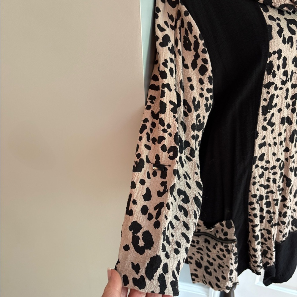 Ali Miles Black and Tan Animal Print Tunic - Picture 4 of 13